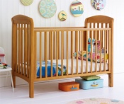 ŁÓŻECZKO HUGO COT HONEY PINE